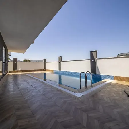 Charming With Pool In Muratpasa *