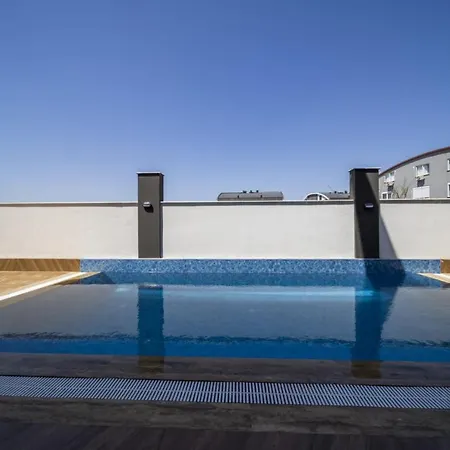 Charming With Pool In Muratpasa شقة